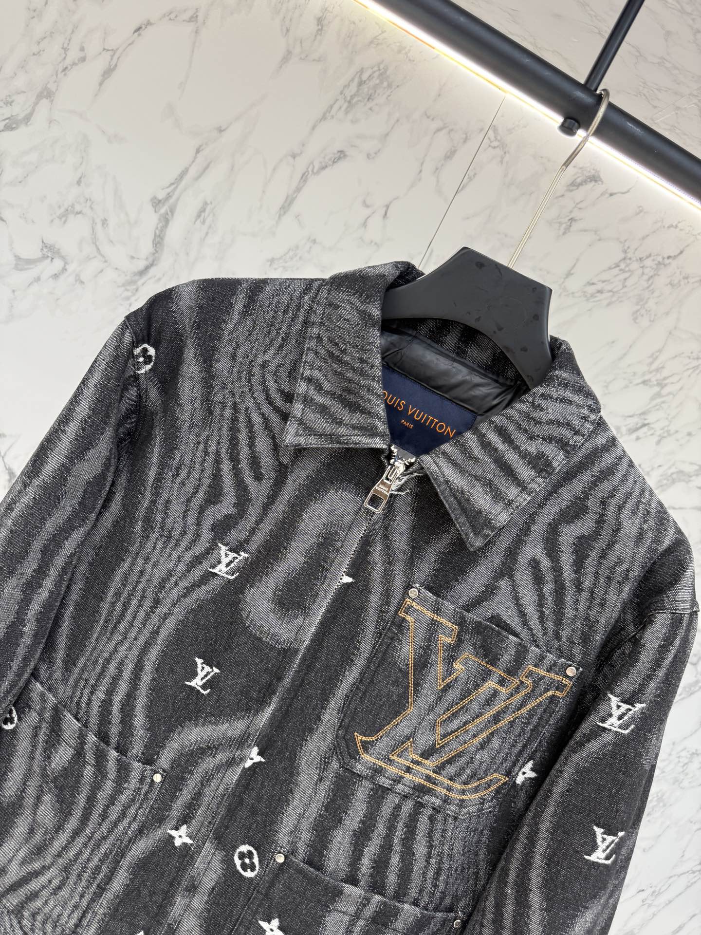 ルイ・ヴィトン「Louis Vuitton」秋冬コレクション ダウンジャケット