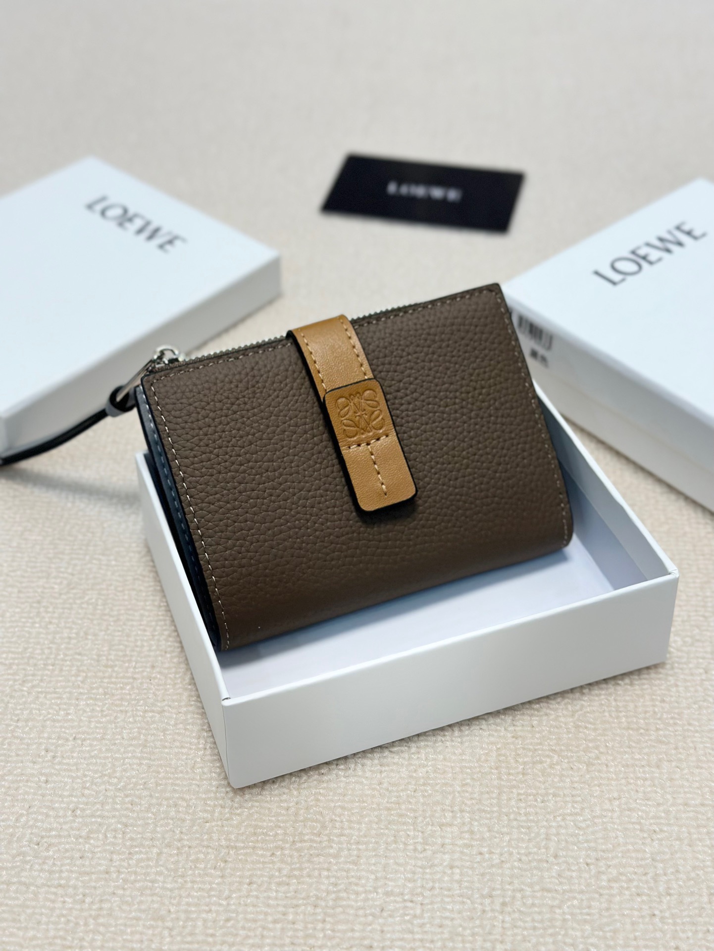 ロエベ「LOEWE」アナグラム コンティネンタル ウォレット 5色