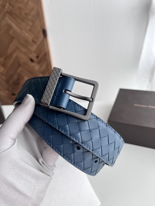 ボッテガ・ヴェネタ「Bottega Veneta」イントレチャート リバーシブル ベルト