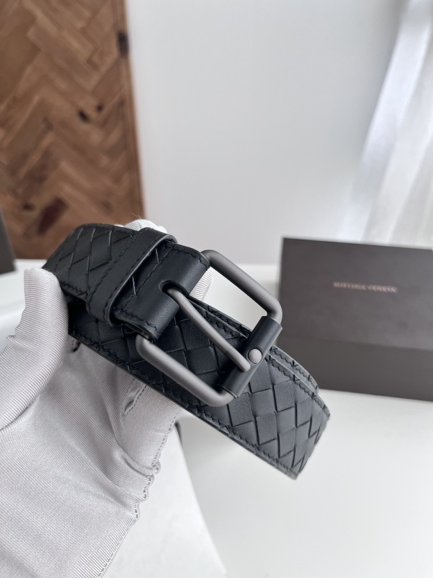 ボッテガ・ヴェネタ「Bottega Veneta」イントレチャート リバーシブル ベルト