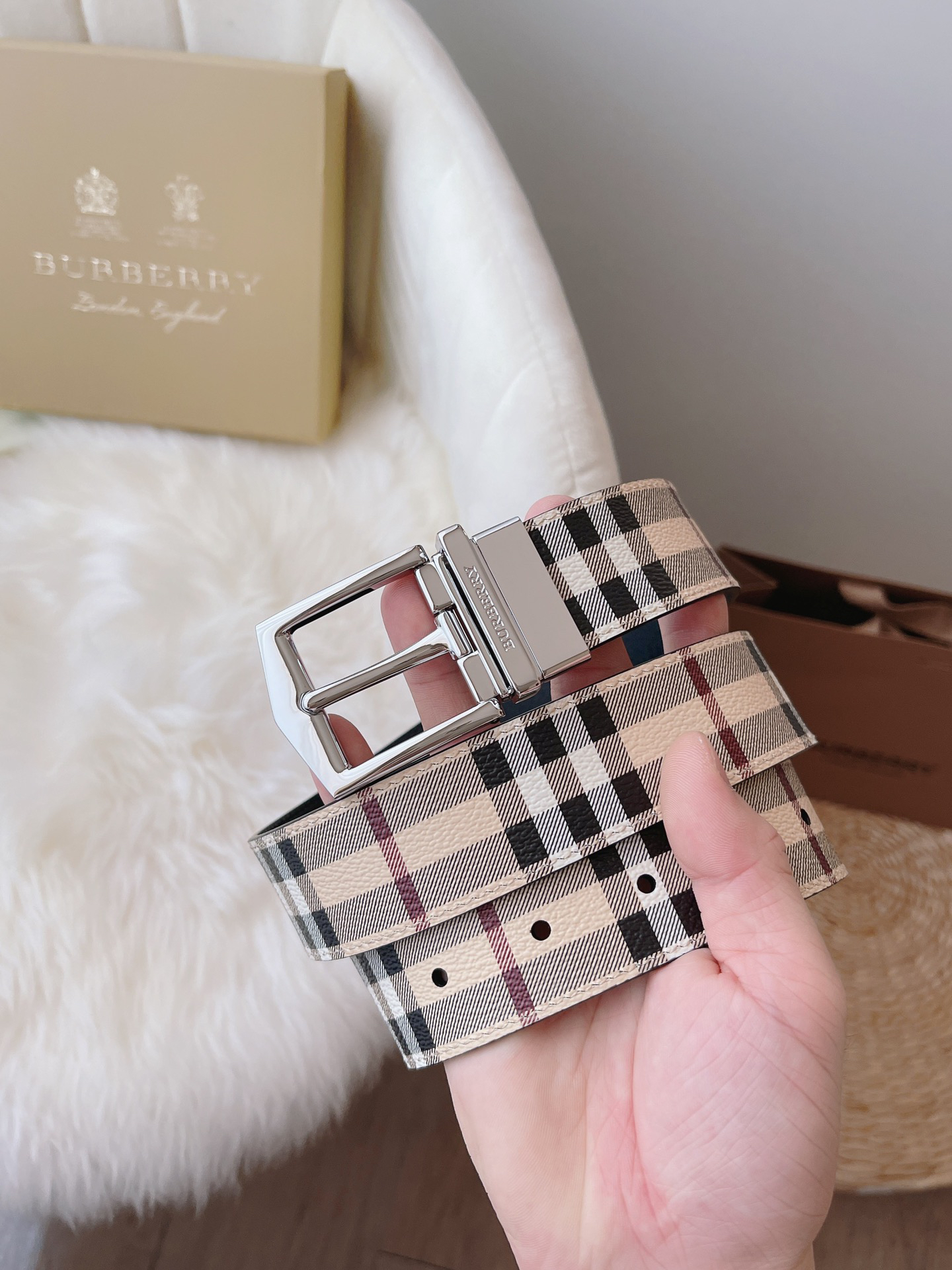 バーバリー「Burberry」ピンバックルベルト 2色