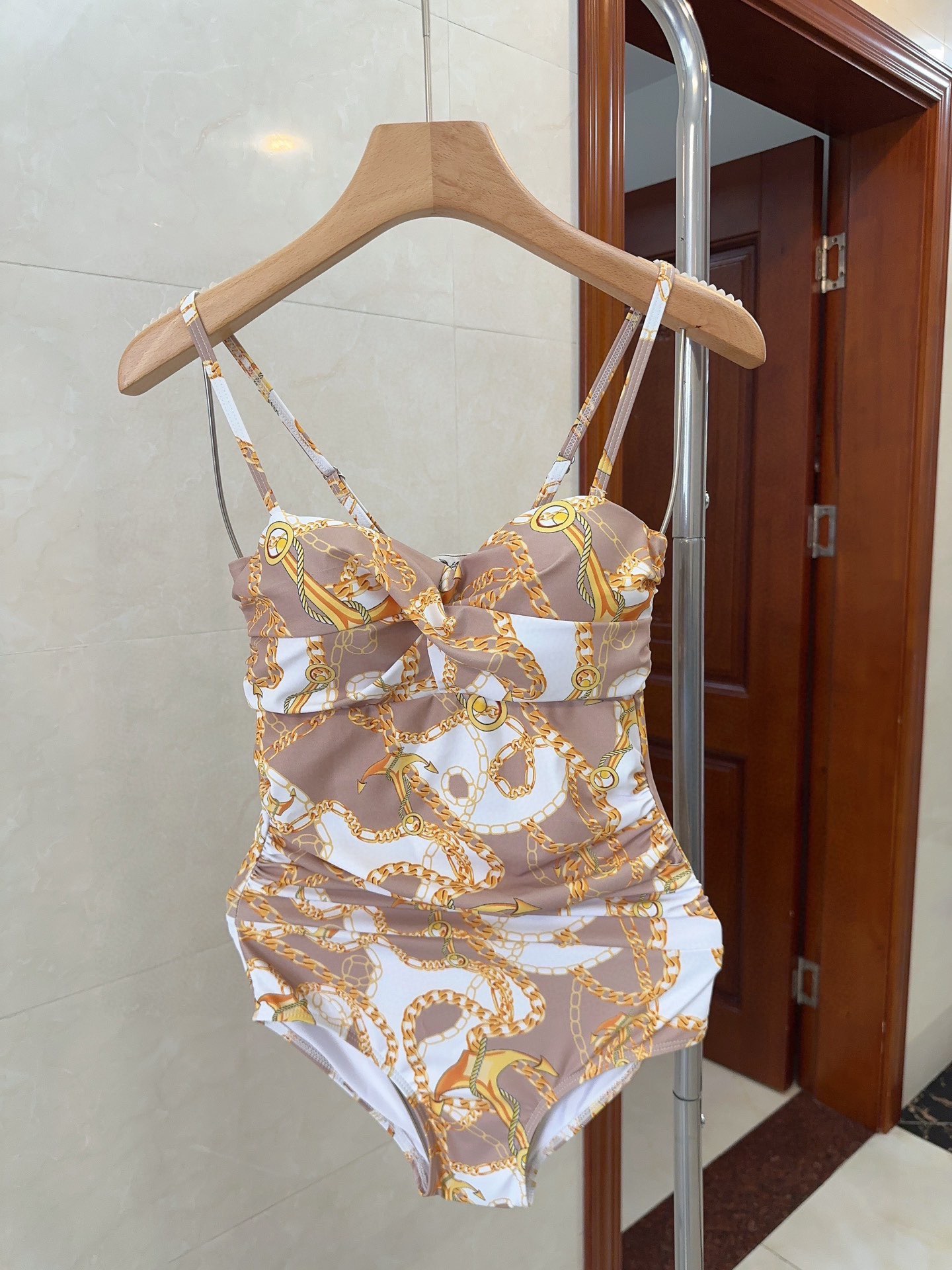 エルメス「Hermès」ワンピース水着「2025夏季限定・人気プレミアムスイム登場！」