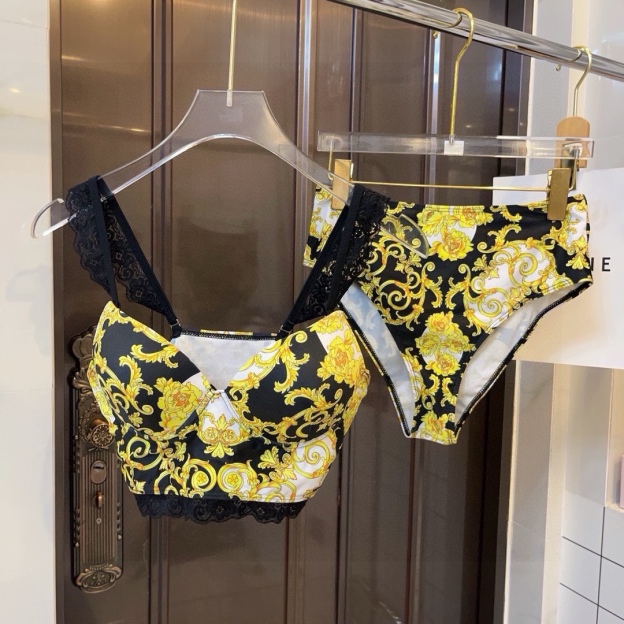 ヴェルサーチ「Versace」セパレート水着「2025夏季限定・人気プレミアムスイム登場！」