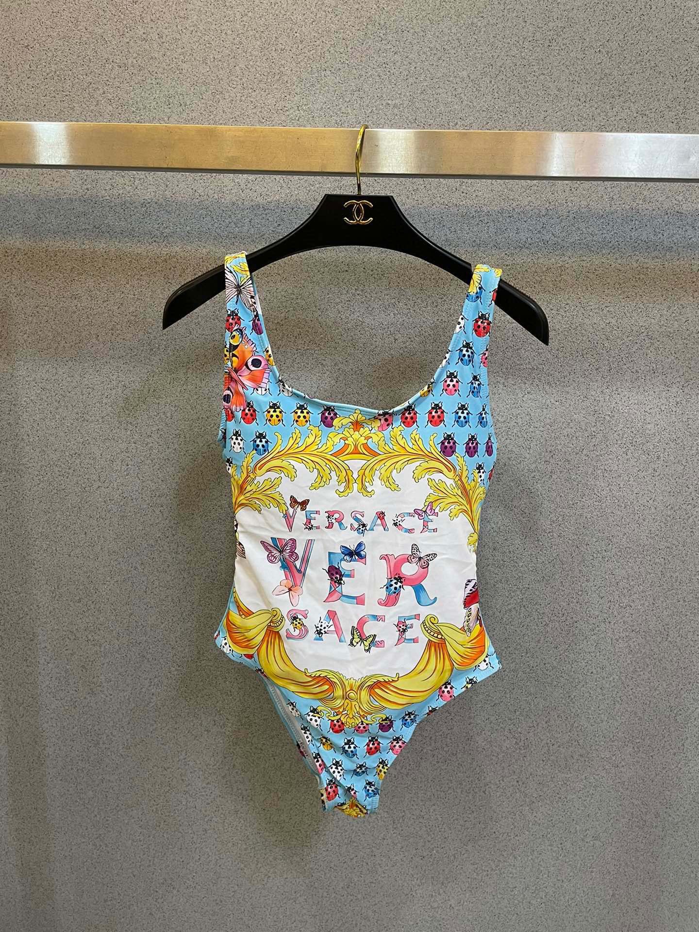 ヴェルサーチ「Versace」ワンピース水着「2025夏季限定・人気プレミアムスイム登場！」