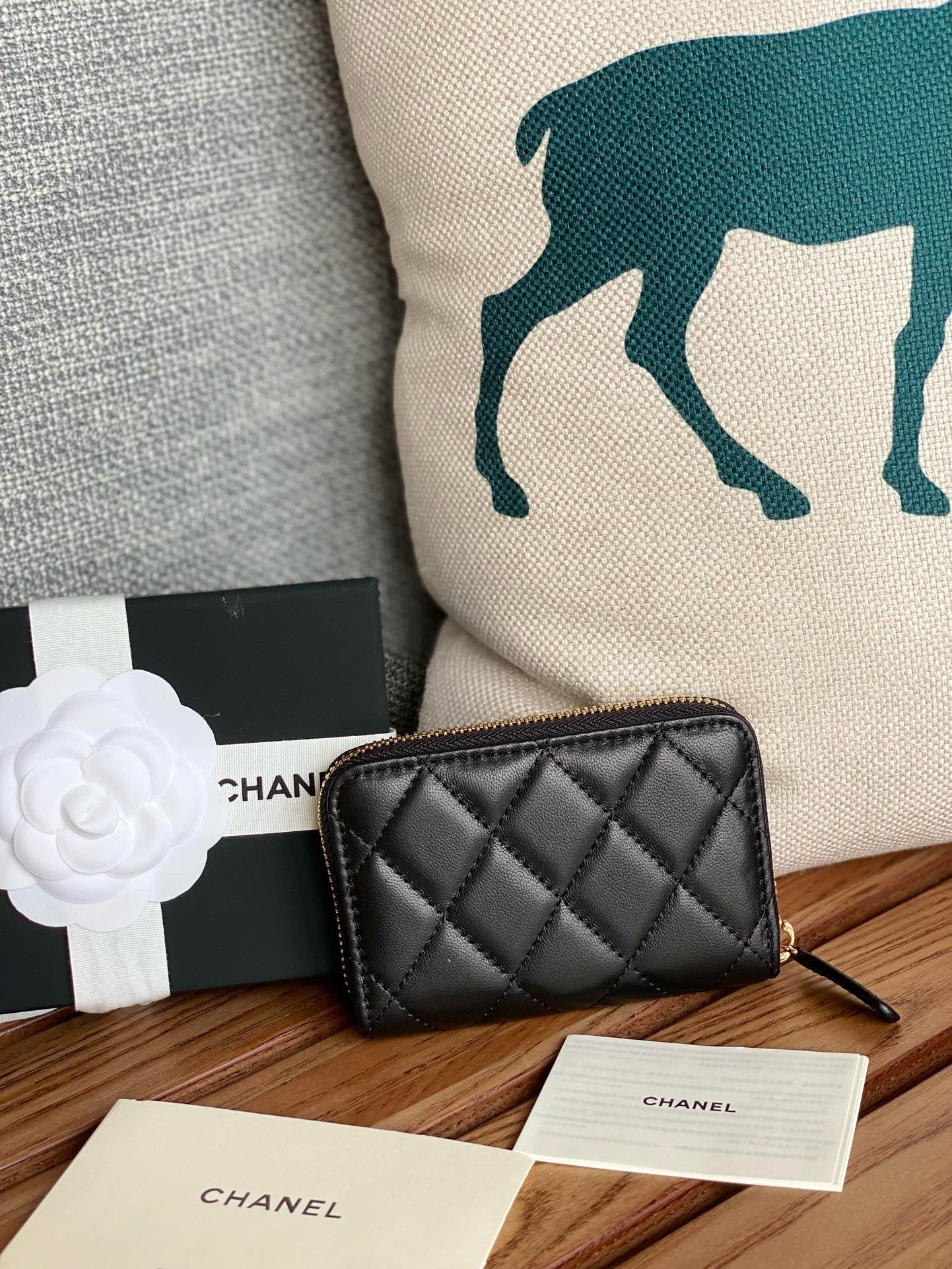 シャネル「Chanel」クラシック ペブルド カーフスキン ジップ コインパースF 7204758