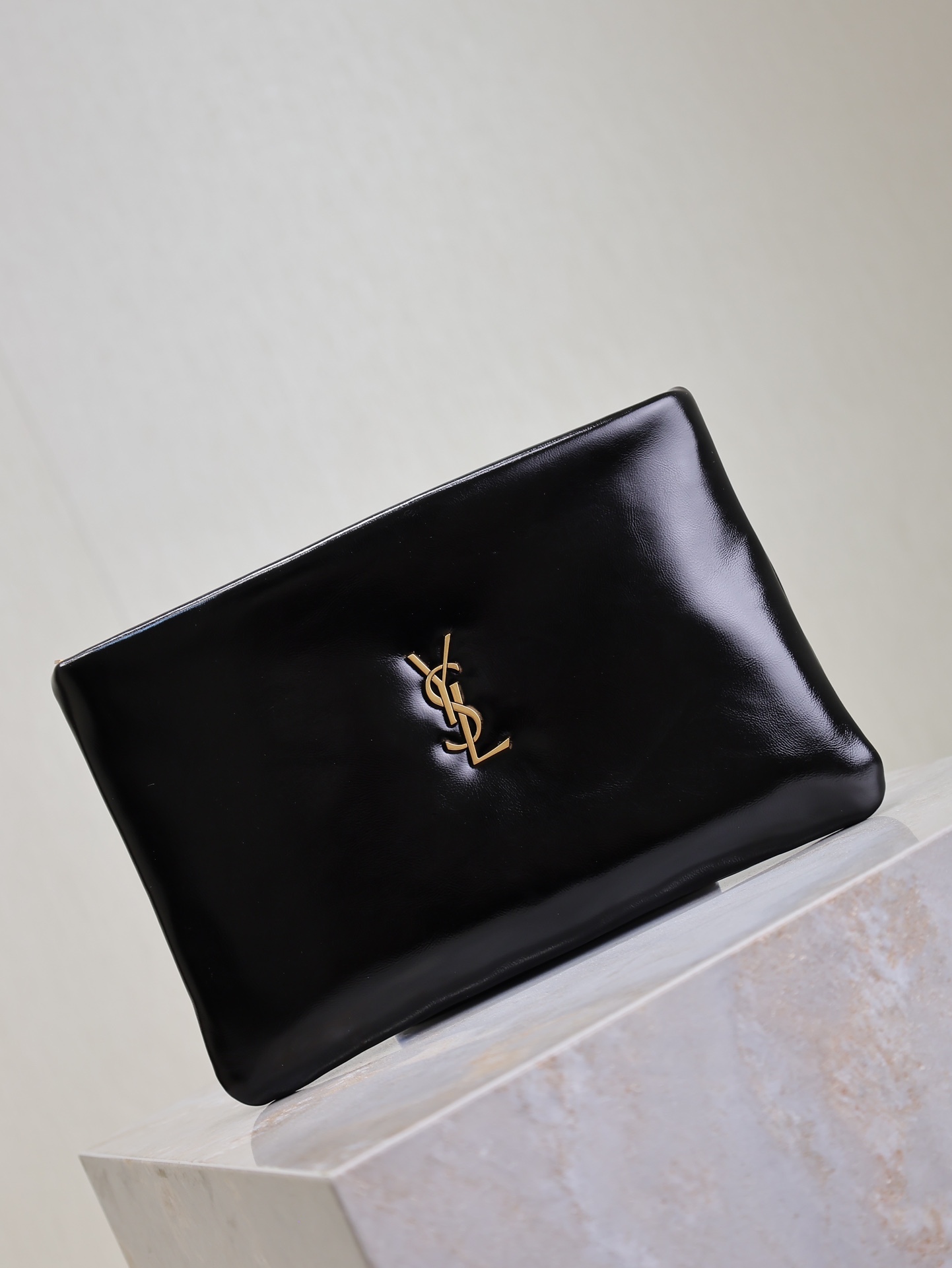 サンローラン「Saint Laurent」CALYPSO オイルドレザー クラッチバッグ