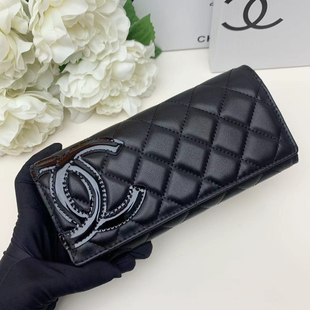 シャネル「Chanel」二つ折りレザーウォレット