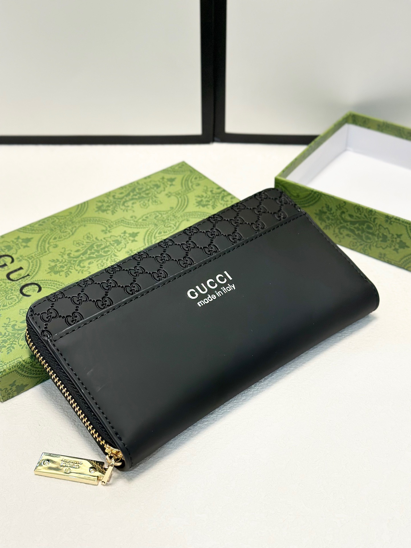 グッチ「Gucci」シグネチャー レザー ウェブ ジップアラウンドウォレット