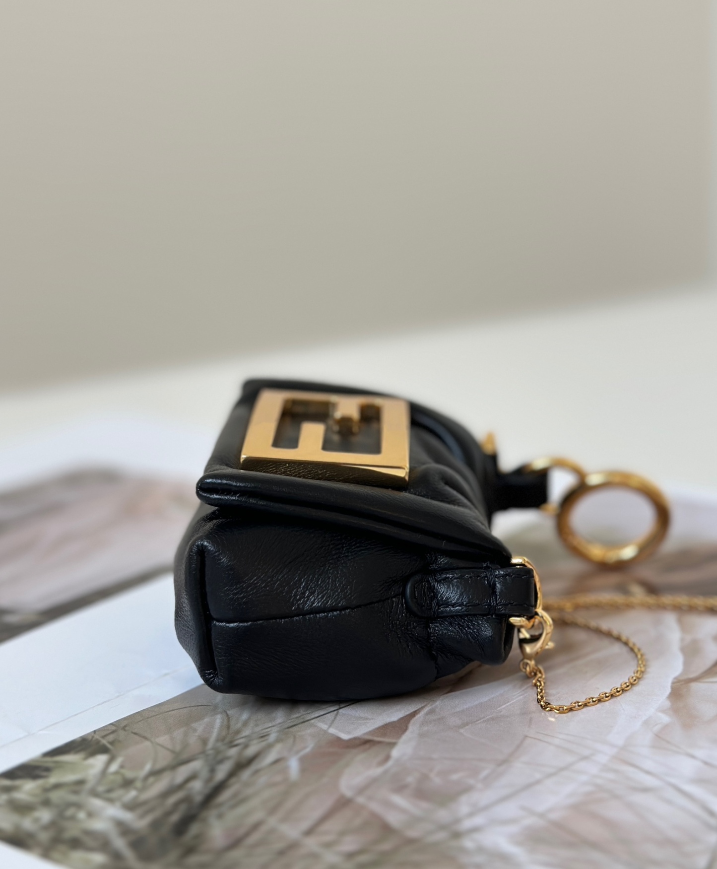 フェンディ「Fendi」Nano Mamma Baguette レザー ハンドバッグ