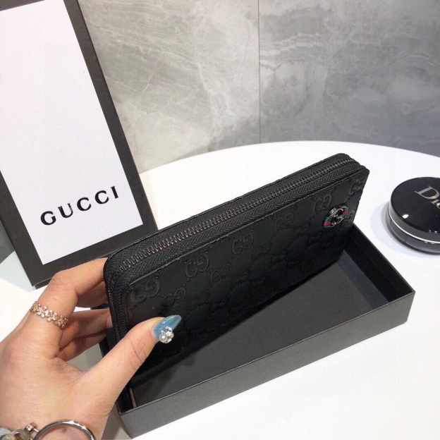 グッチ「Gucci」シグネチャー レザー ウェブ ジップアラウンドウォレット