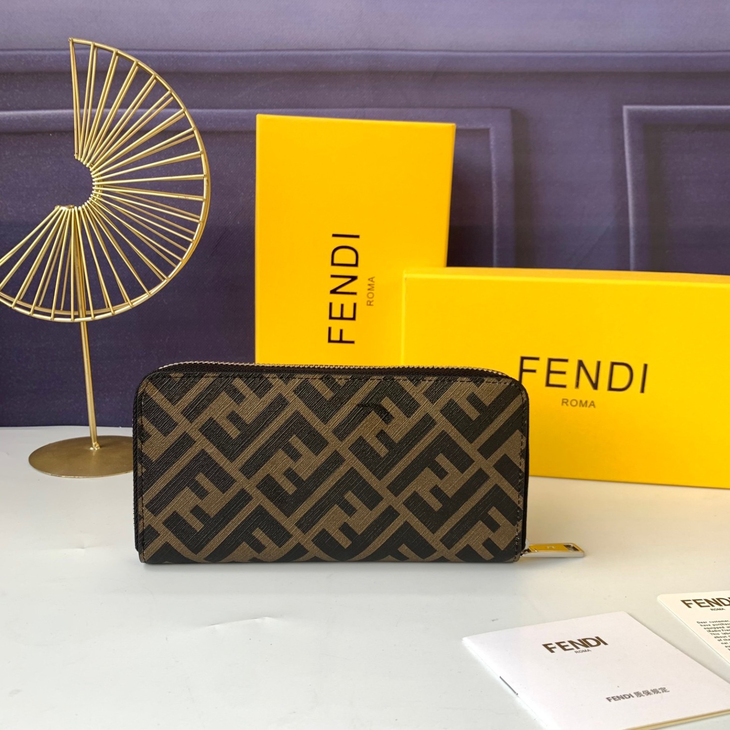フェンディ「Fendi」ダイアゴナル ジップアラウンド財布
