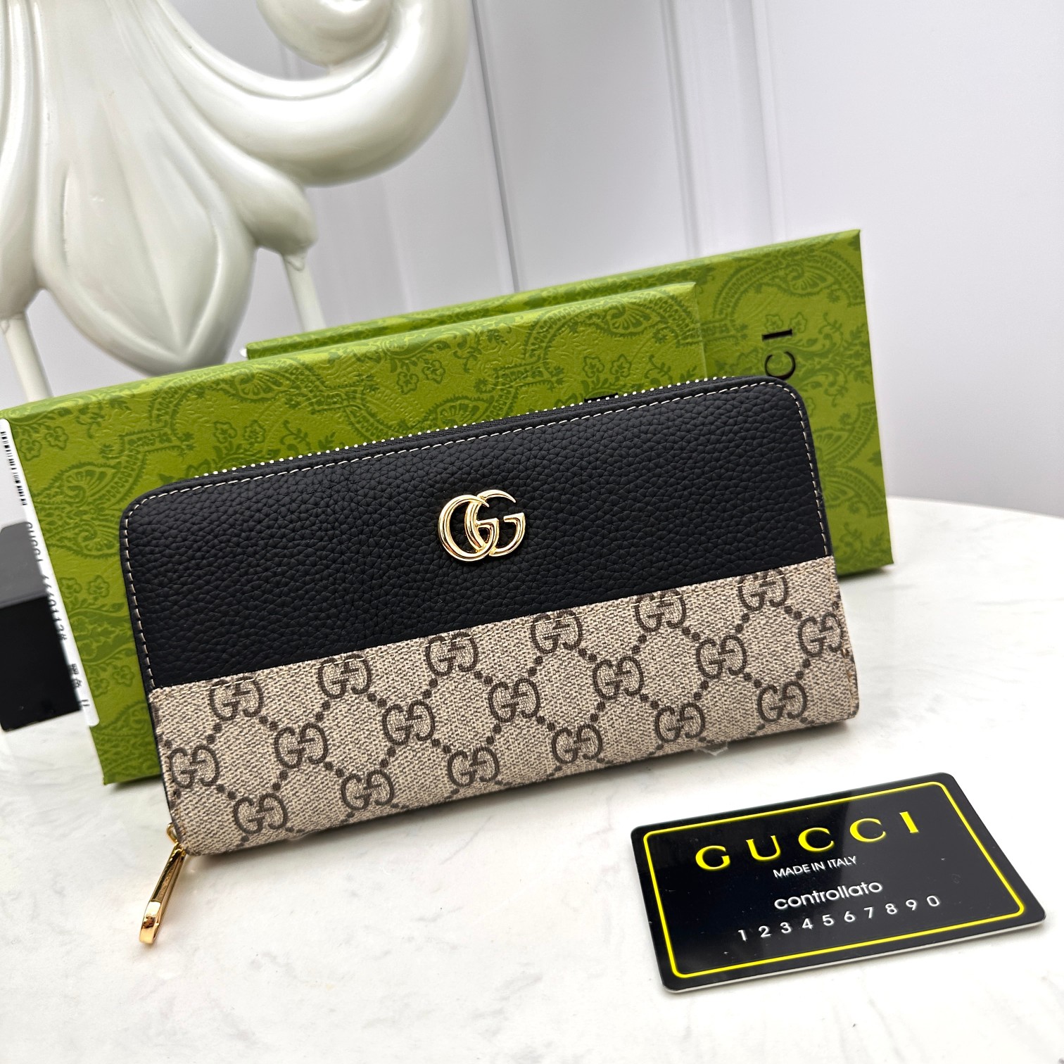 グッチ「Gucci」シグネチャー レザー ウェブ ジップアラウンドウォレット