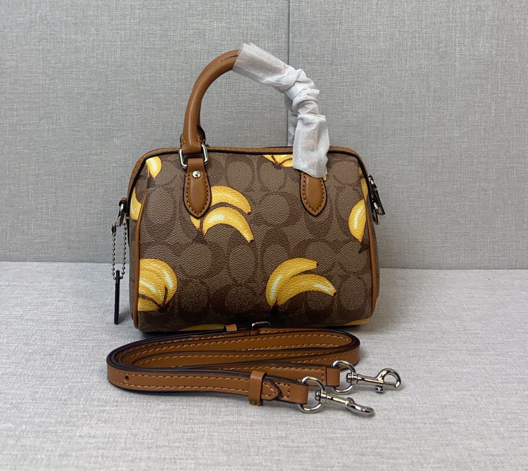 コーチ「Coach」Banana ボストン ピロー バッグ