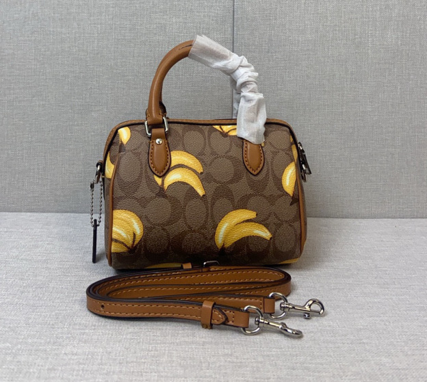 コーチ「Coach」Banana ボストン ピロー バッグ