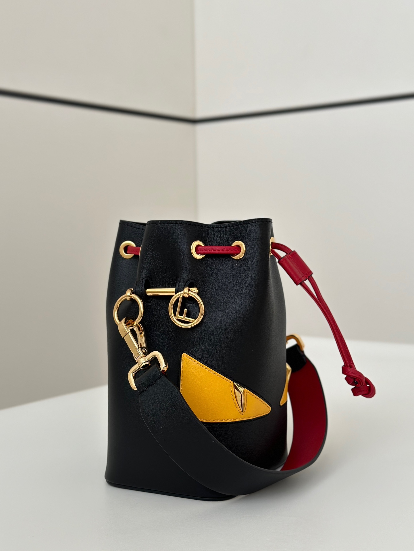 フェンディ「Fendi」FENDI Mon Tresor ミニバケツバッグ