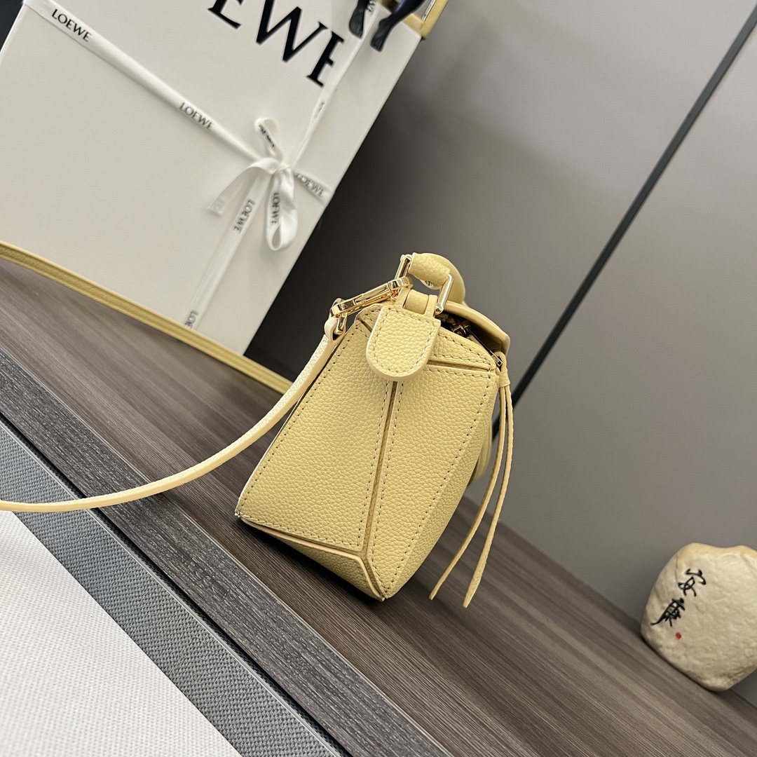 ロエベ「Loewe」ミニ ソフトグレインレザー Puzzle ハンドバッグ
