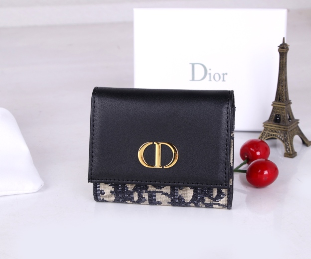 ディオール「Dior」ディオール コンパクト三つ折りウォレット 新作登場