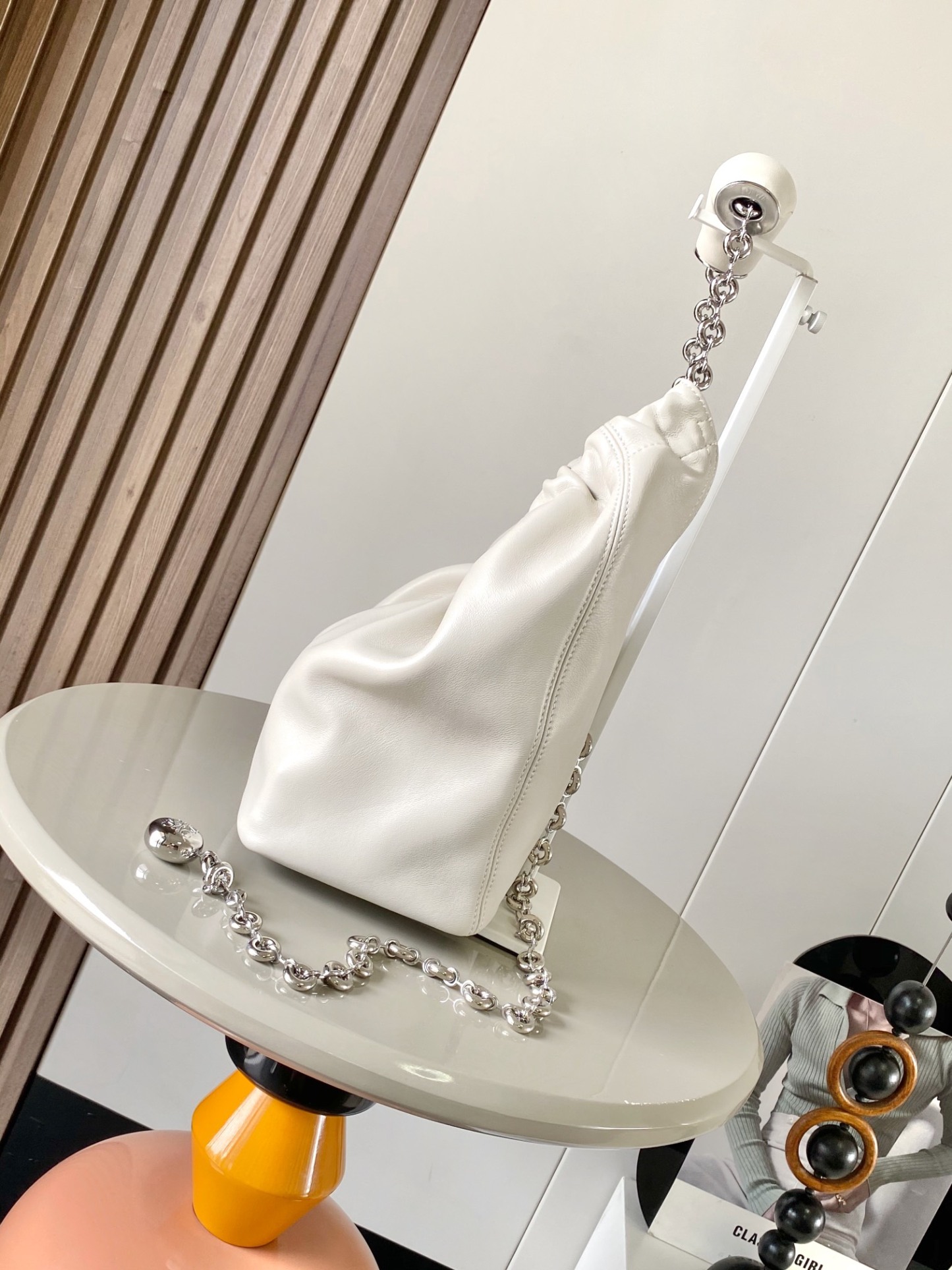 ロエベ「Loewe」小サイズ ナパレザー Squeeze ハンドバッグ