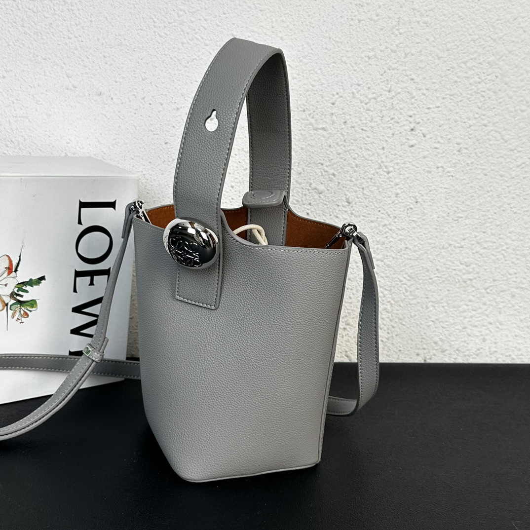 ロエベ「Loewe」FW レザー ハンドバッグ