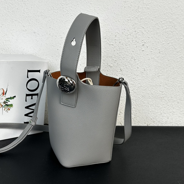 ロエベ「Loewe」FW レザー ハンドバッグ