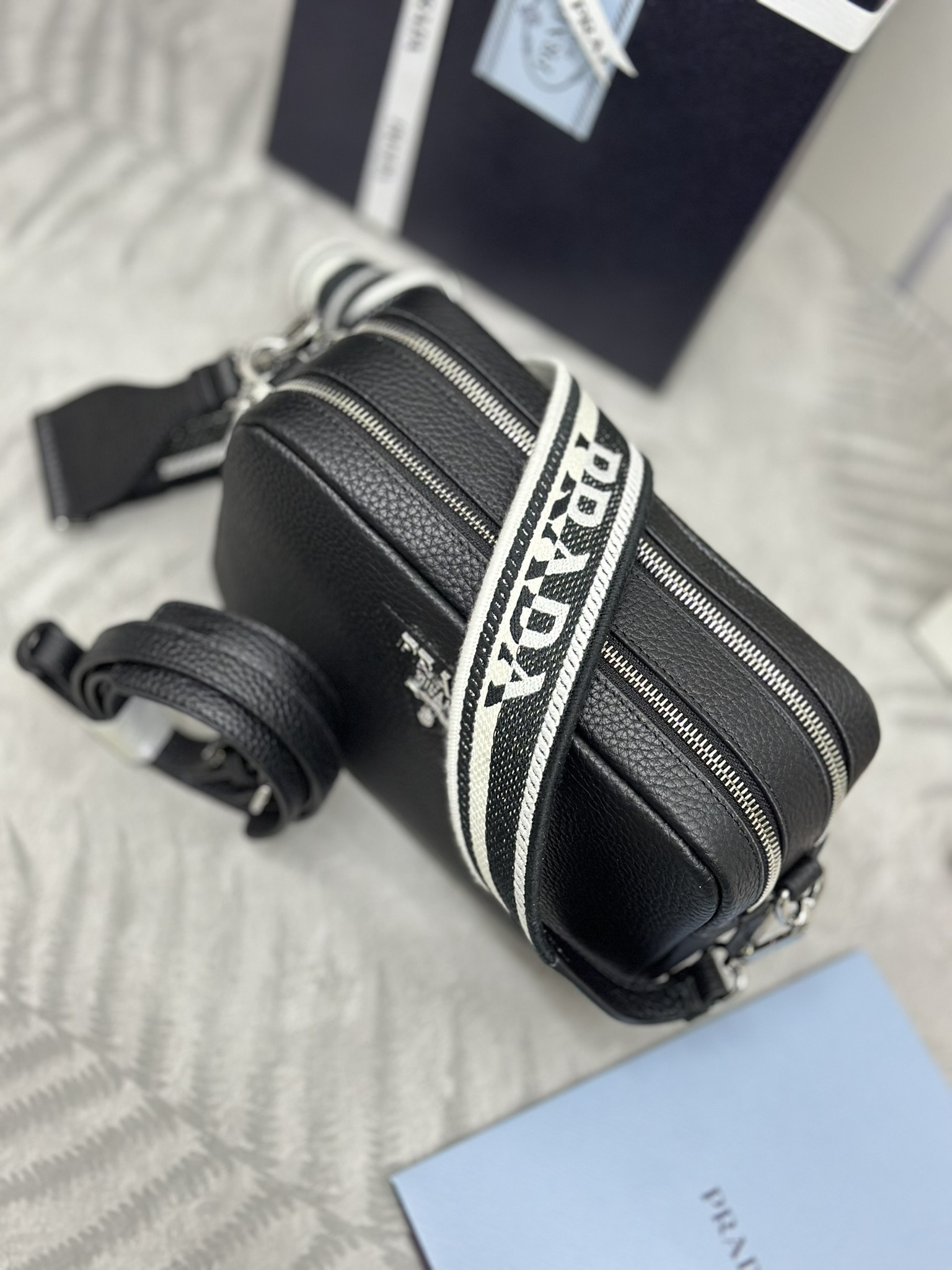 プラダ「Prada」ディアスキン デュアルストラップバッグ