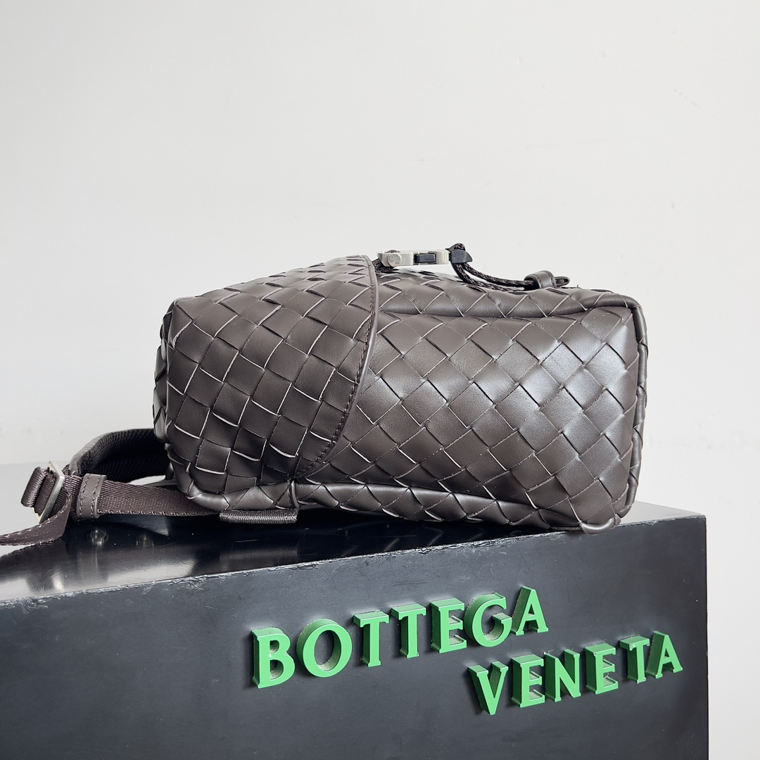 ボッテガ・ヴェネタ「Bottega Veneta」スムースレザー ユニセックスショルダーバッグ