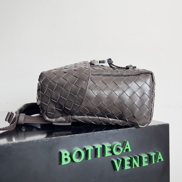 ボッテガ・ヴェネタ「Bottega Veneta」スムースレザー ユニセックスショルダーバッグ