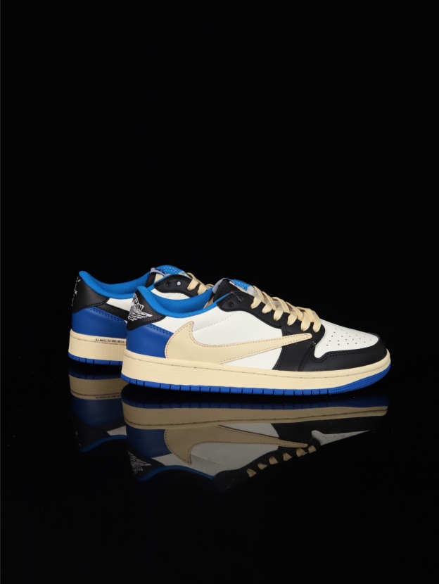 【日本未発売モデル】Nike Air Jordan 1 Low x Travis Scott「Reverse Mocha」シューズ