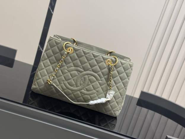 シャネル「Chanel」‌GST ラムスキン ショルダーバッグ