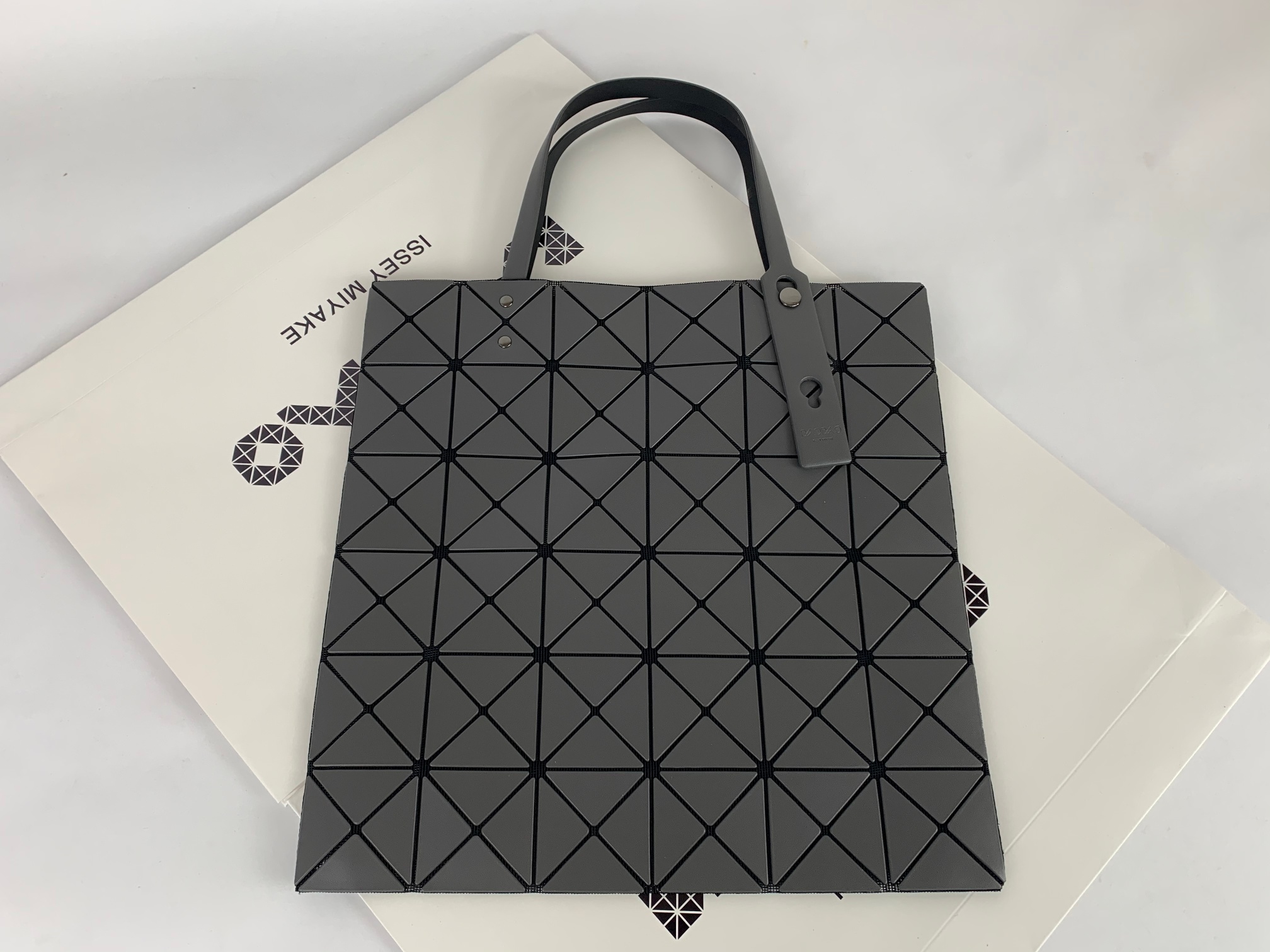 イッセイ・ミヤケ「Issey Miyake」 6ポケットマットトートバッグ