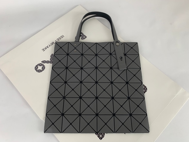 イッセイ・ミヤケ「Issey Miyake」 6ポケットマットトートバッグ