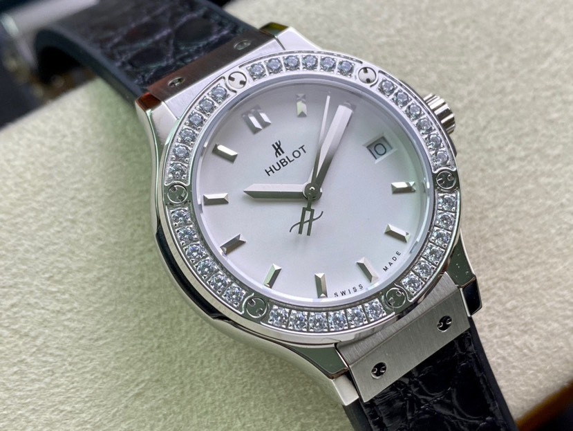 ウブロ［Hublot］クラシックフュージョン レディースウォッチ