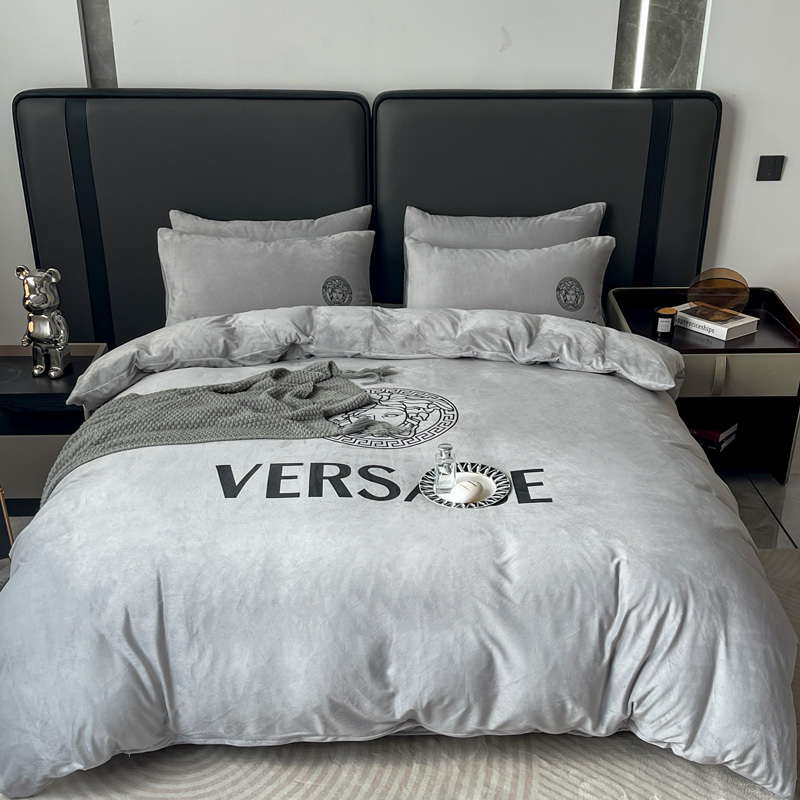 ヴェルサーチ「Versace」プレミアム クリスタルベルベット プリント 4点セット