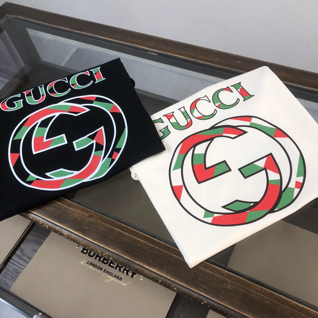 グッチ「Gucci」2025サマーコレクション ロゴプリント クルーネックTシャツ