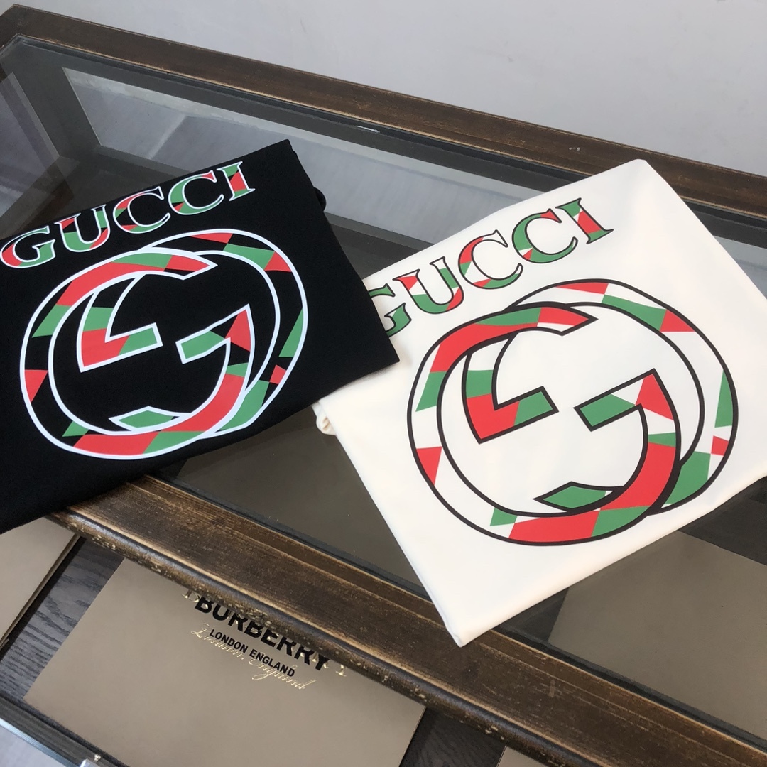 グッチ「Gucci」2025サマーコレクション ロゴプリント クルーネックTシャツ