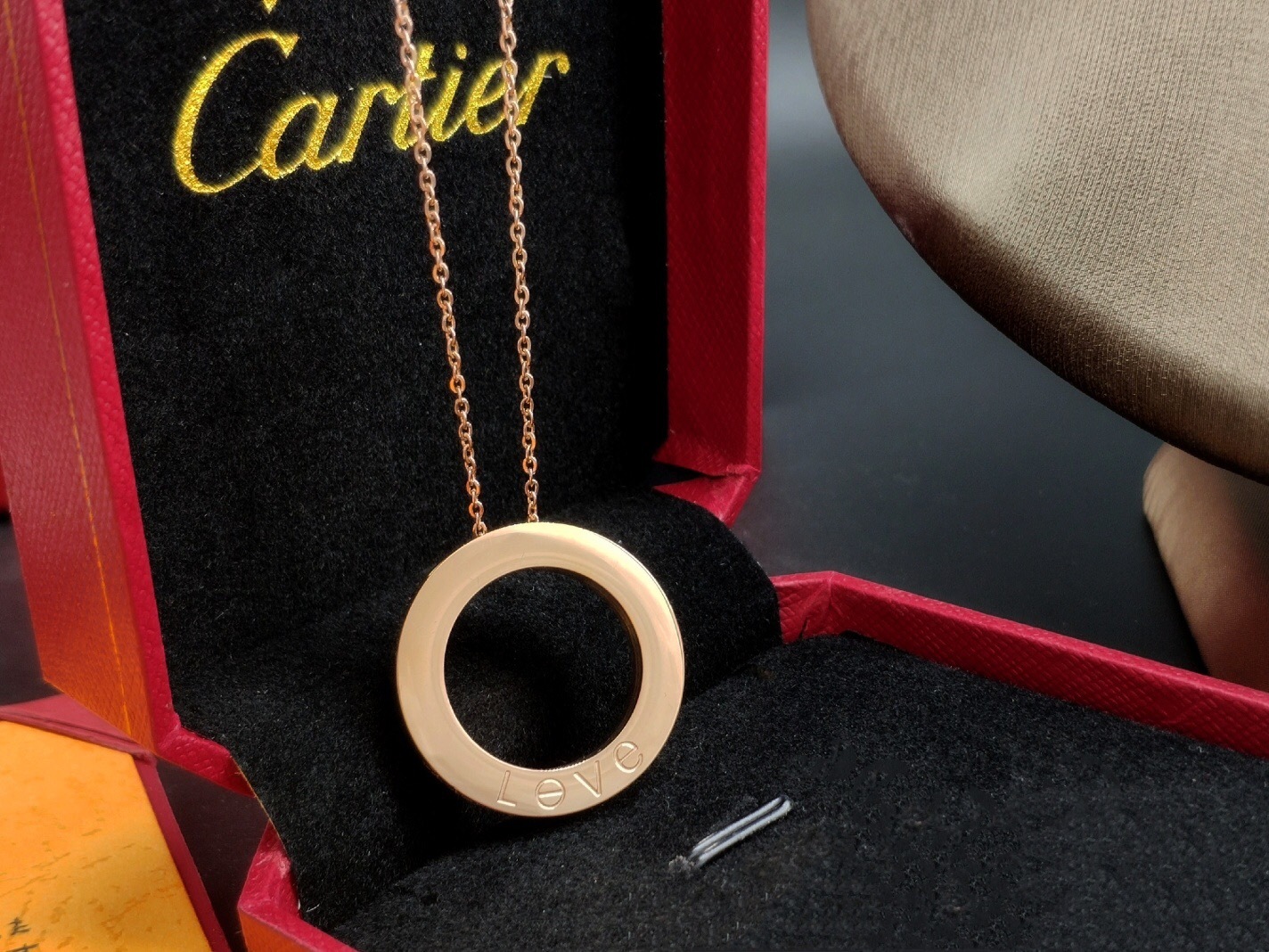 カルティエ「Cartier」ラブ ディスク ダイヤモンド ペンダント ネックレス