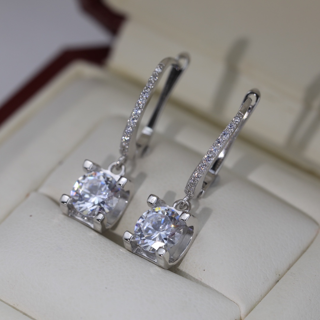 カルティエ「Cartier」ラブ シングルダイヤモンド ホーン ピアス