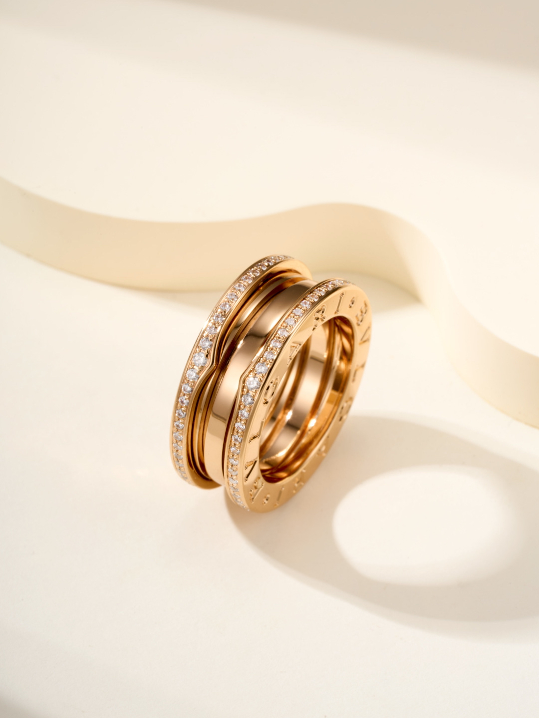 ブルガリ「Bvlgari」エレガントなリングコレクション