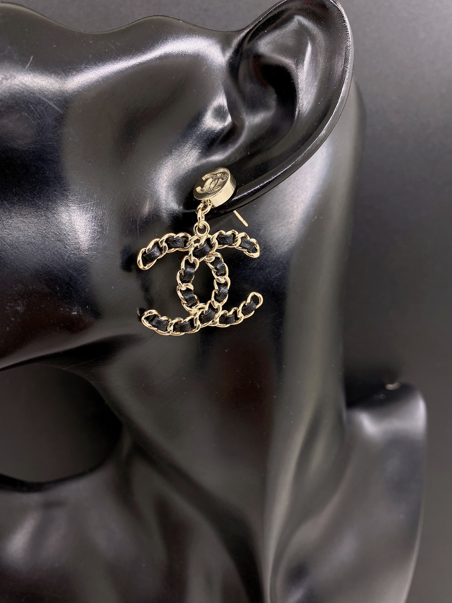 シャネル「Chanel」 レザーCC ピアス