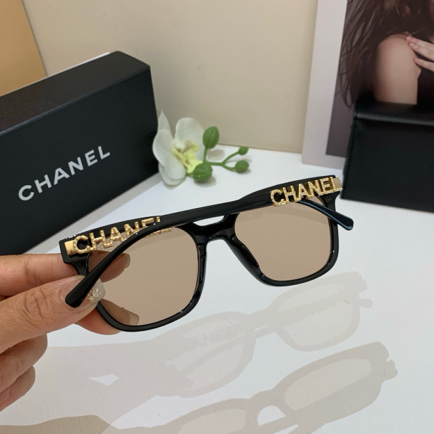 シャネル「Chanel」クルーズコレクション レトロ サングラス
