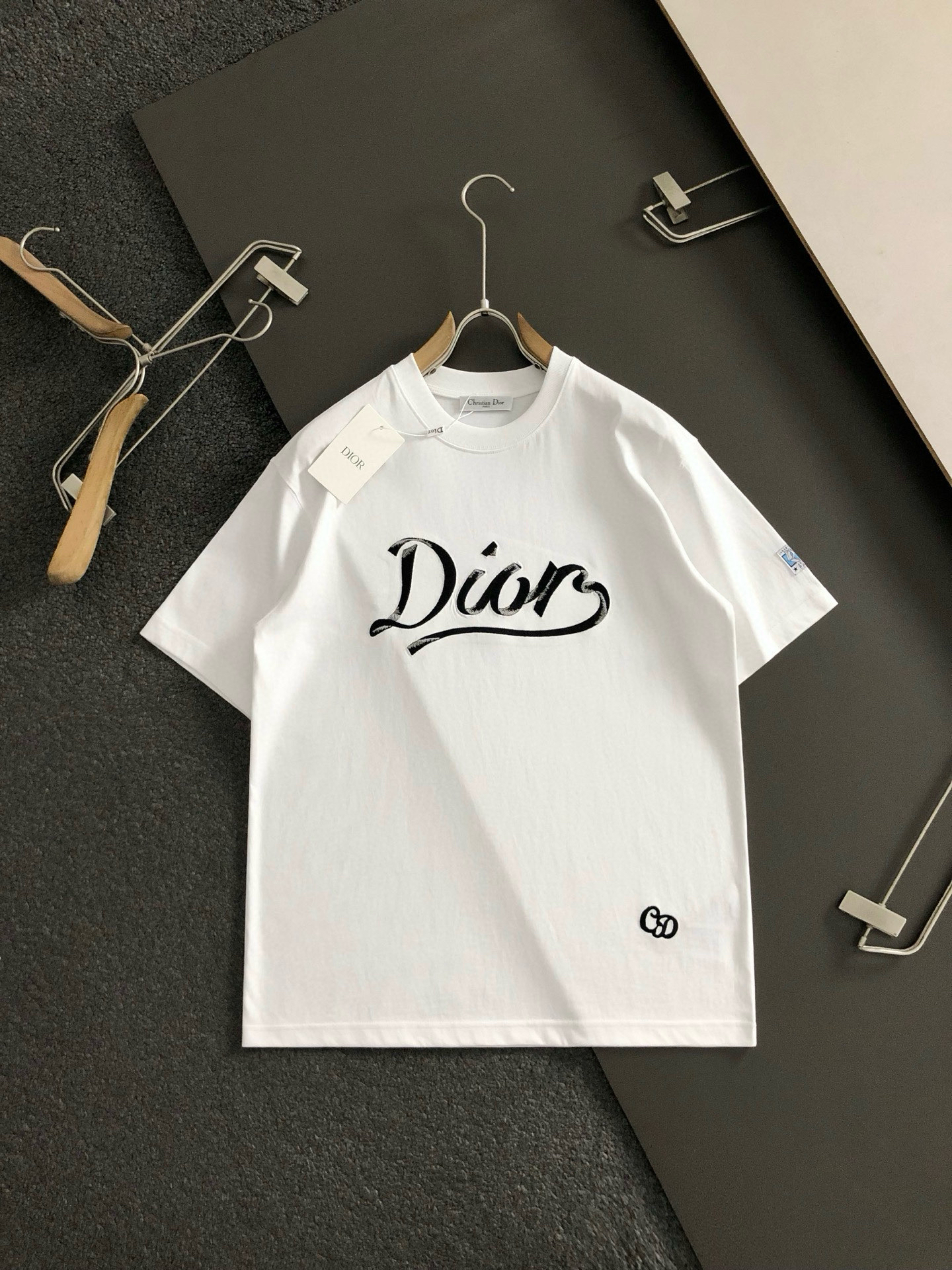 ディオール「Dior」25SS プレミアム エンブロイダリー ロゴTシャツ