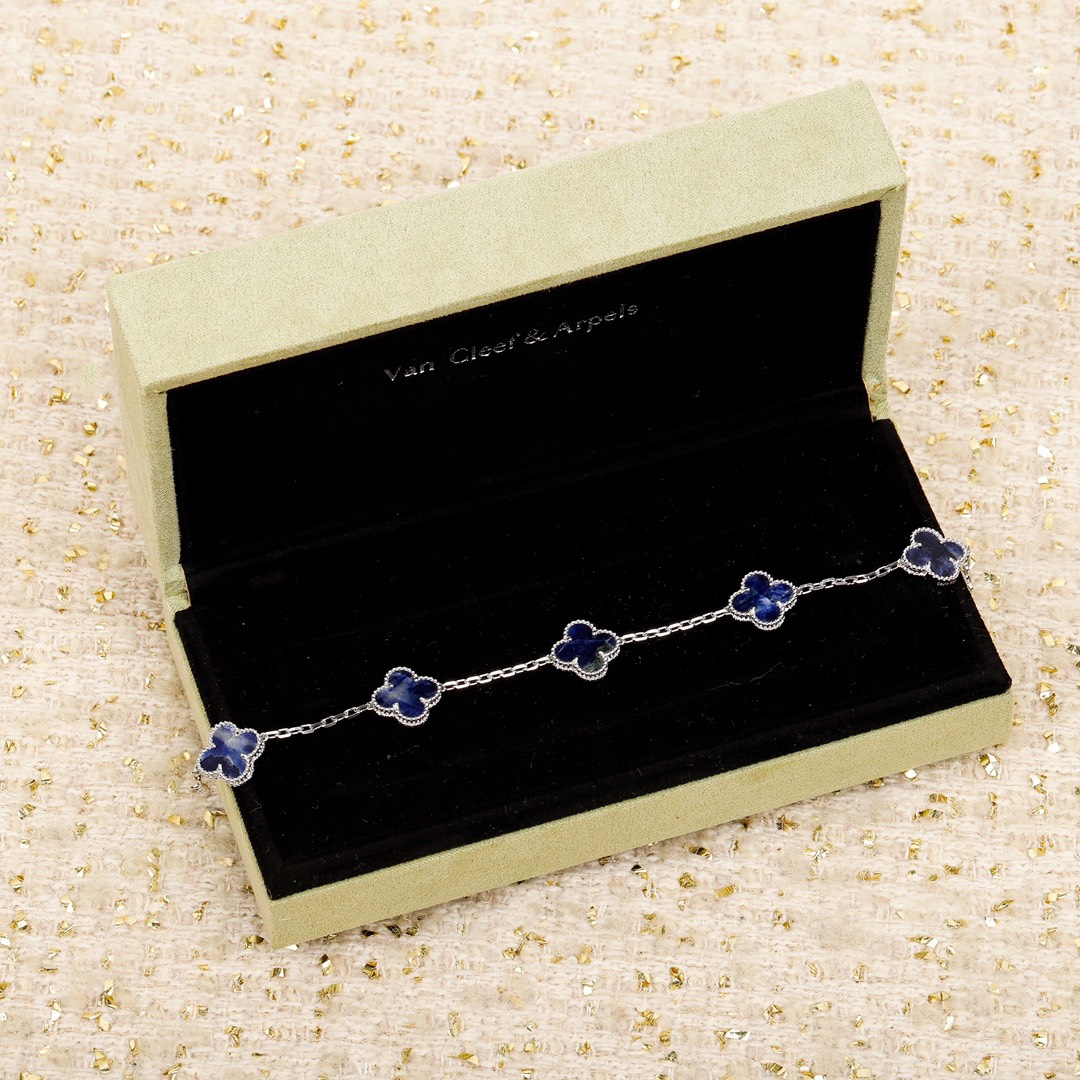 VAN CLEEF & ARPELS – ISETAN MITSUKOSHI VOGUE