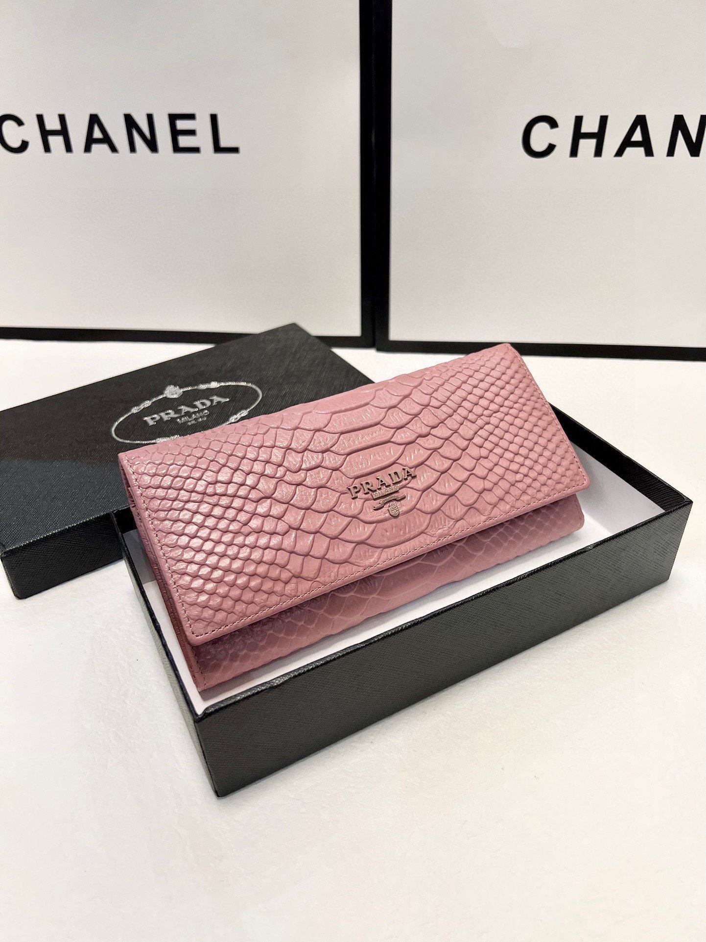 プラダ(Prada) レディース財布 2色