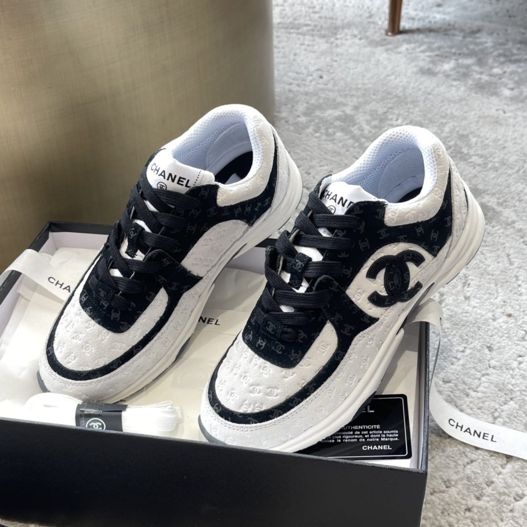 シャネル「Chanel」2022/23クルーズコレクション エンブロイダード スニーカー