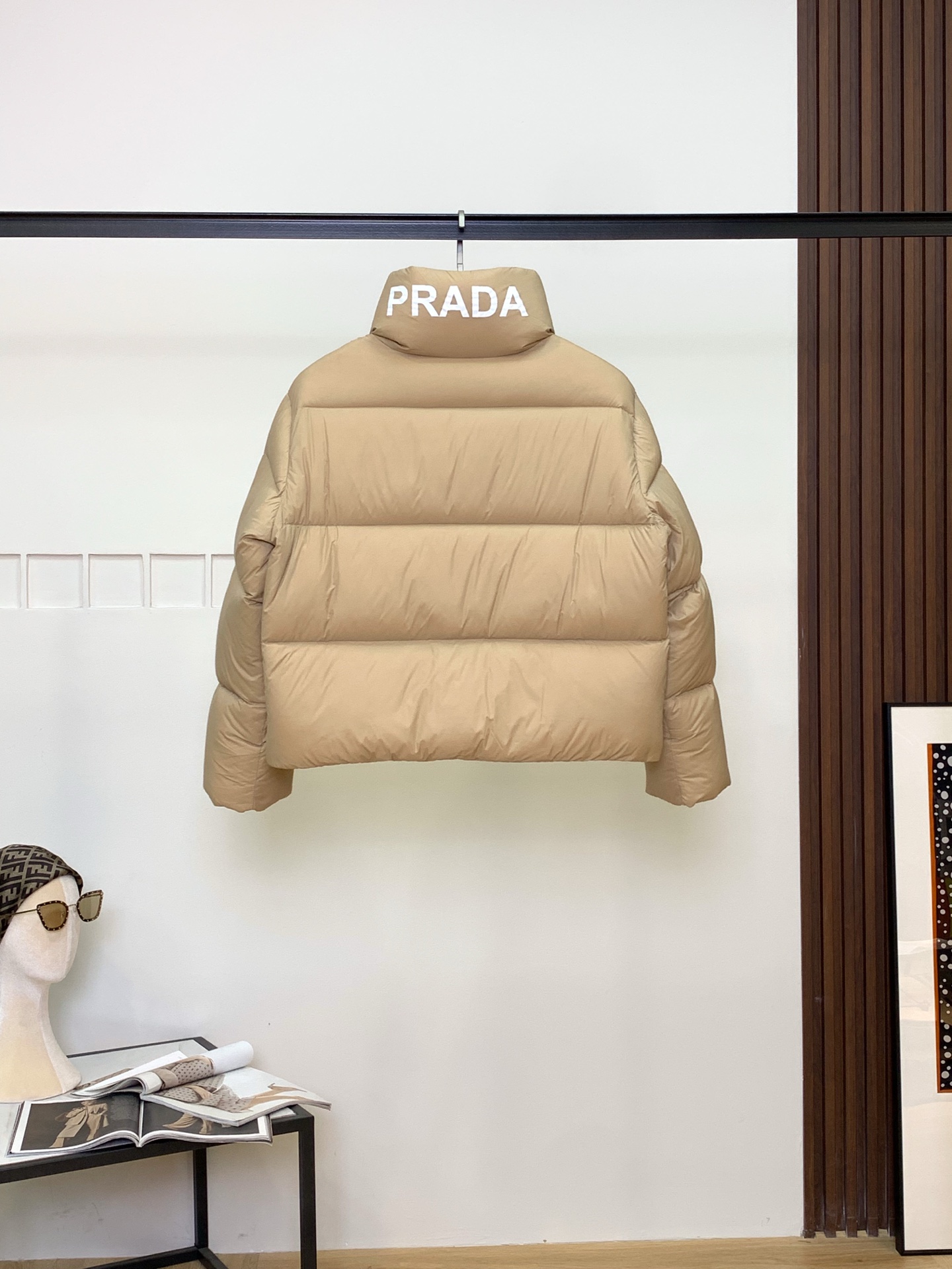 プラダ「Prada」秋冬ダウンジャケット スタンドカラー