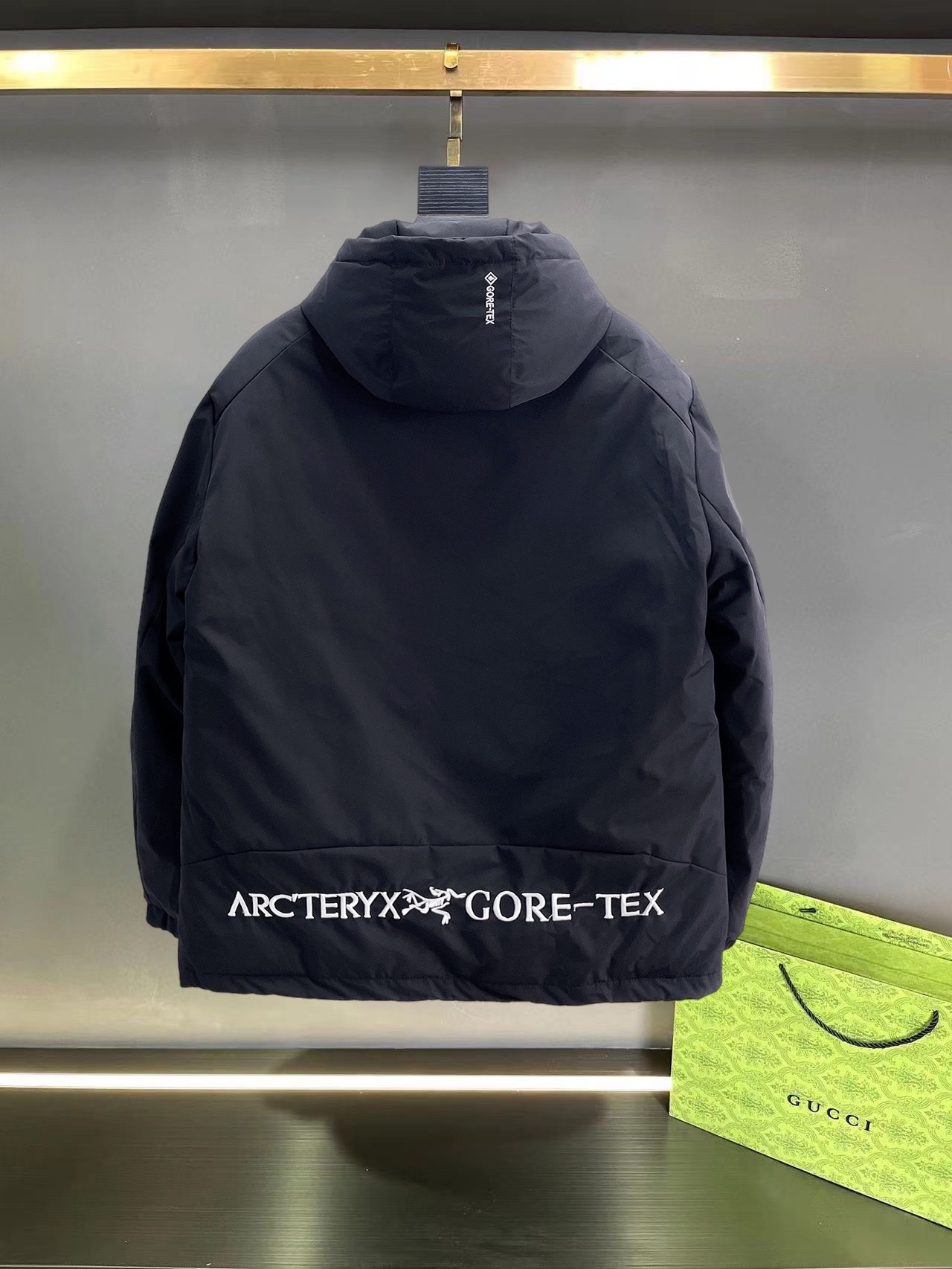 アークテリクス「ARC'TERYX」ロゴデザイン カラーブロック ダウンジャケット