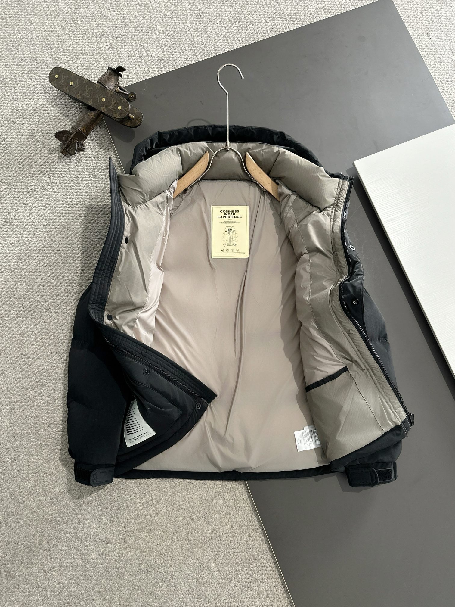 バレンシアガ「Balenciaga」‌2024秋冬最新ダウンジャケット