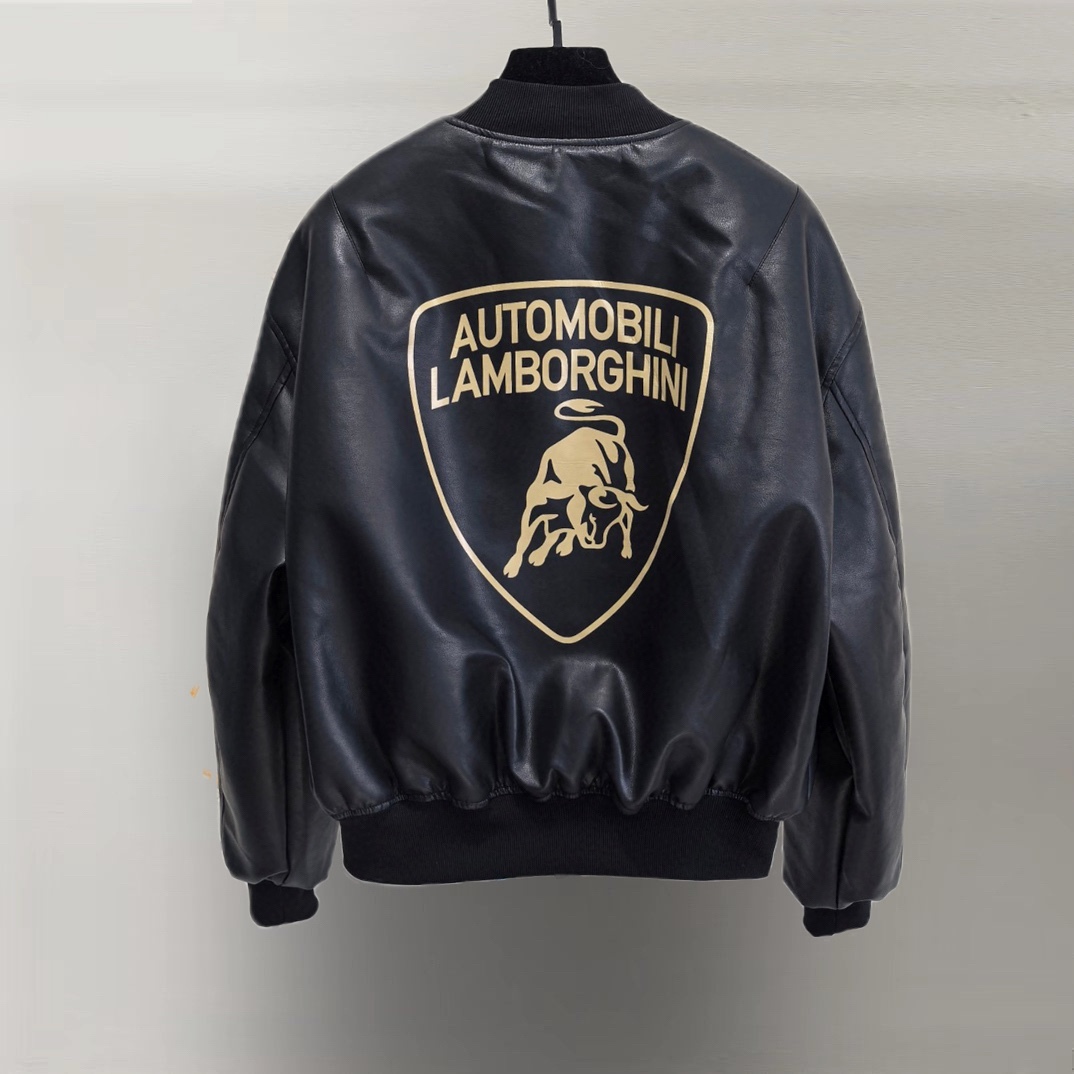 バレンシアガ「Balenciaga」‌ × AUTOMOBILI LAMBORGHINI シールドエンブレム レザージャケット