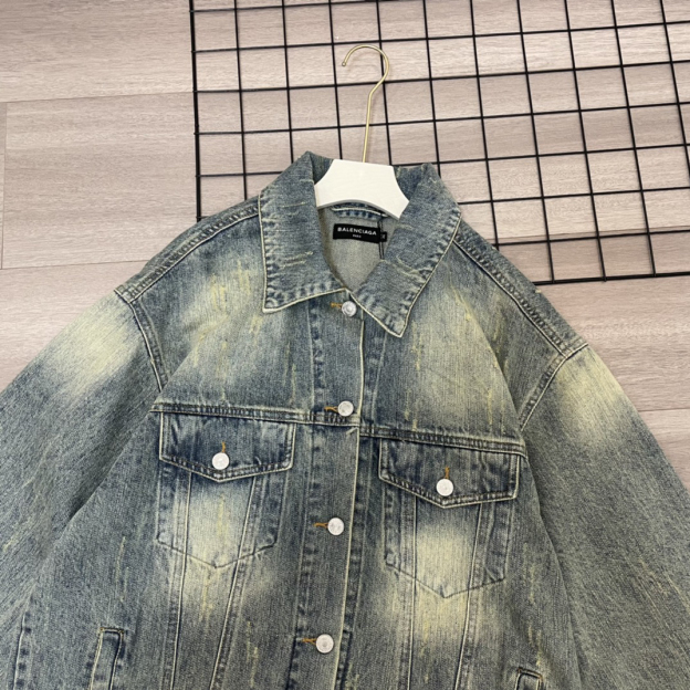 バレンシアガ「Balenciaga」blcg水洗いして古い背中のドリルを作るスローガンデニムジャケット