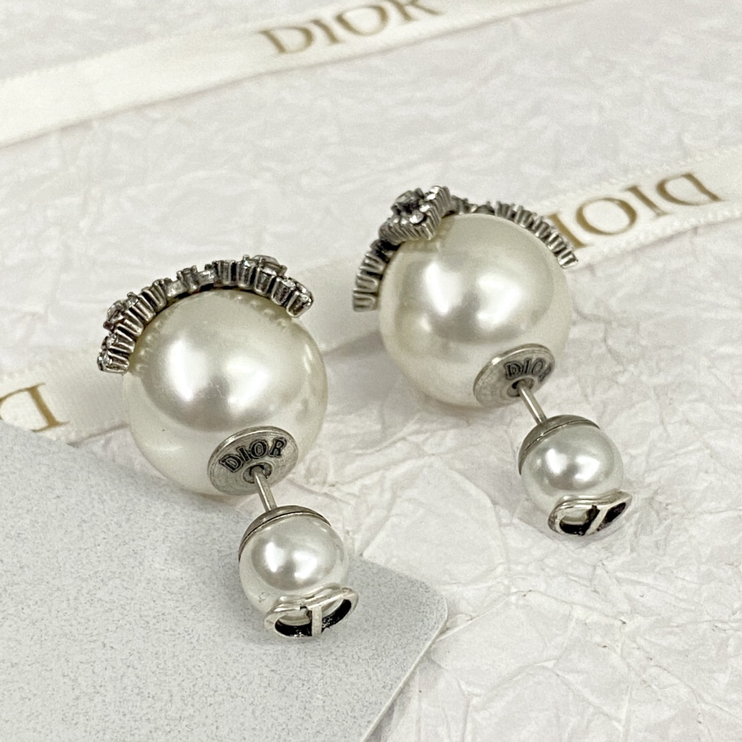 ディオール「Dior」ホワイトゴールド バタフライ パール ダブルボール イヤリング